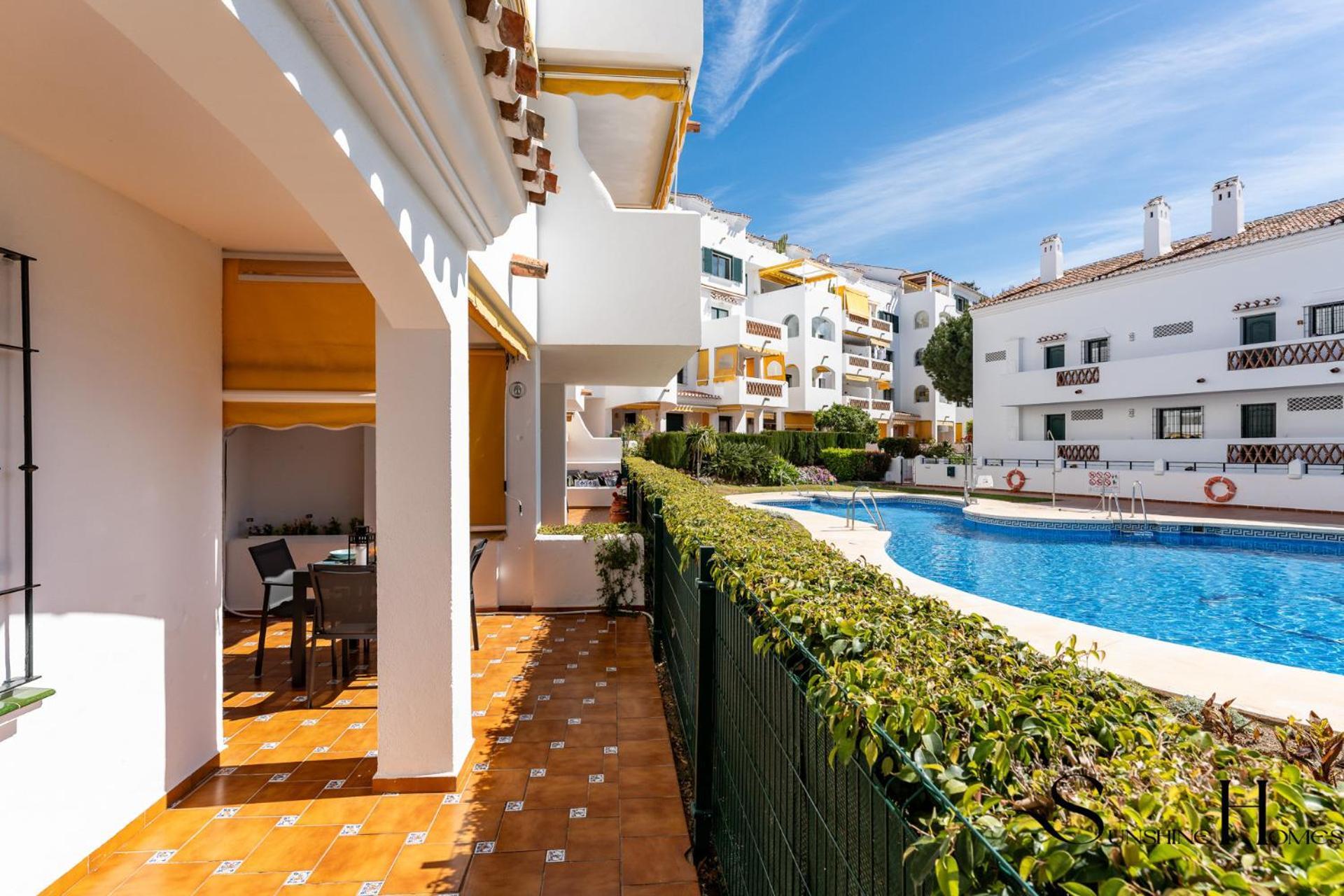 Poolside 2 Bedroom Retreat Benalmádena