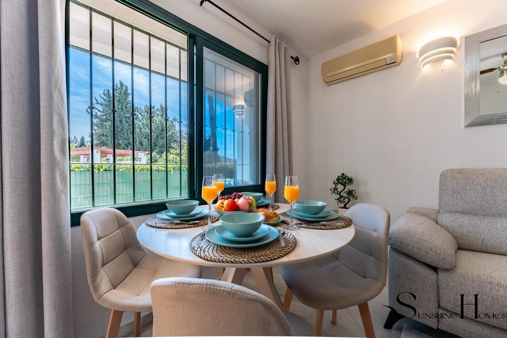 Poolside 2 Bedroom Retreat * Benalmádena